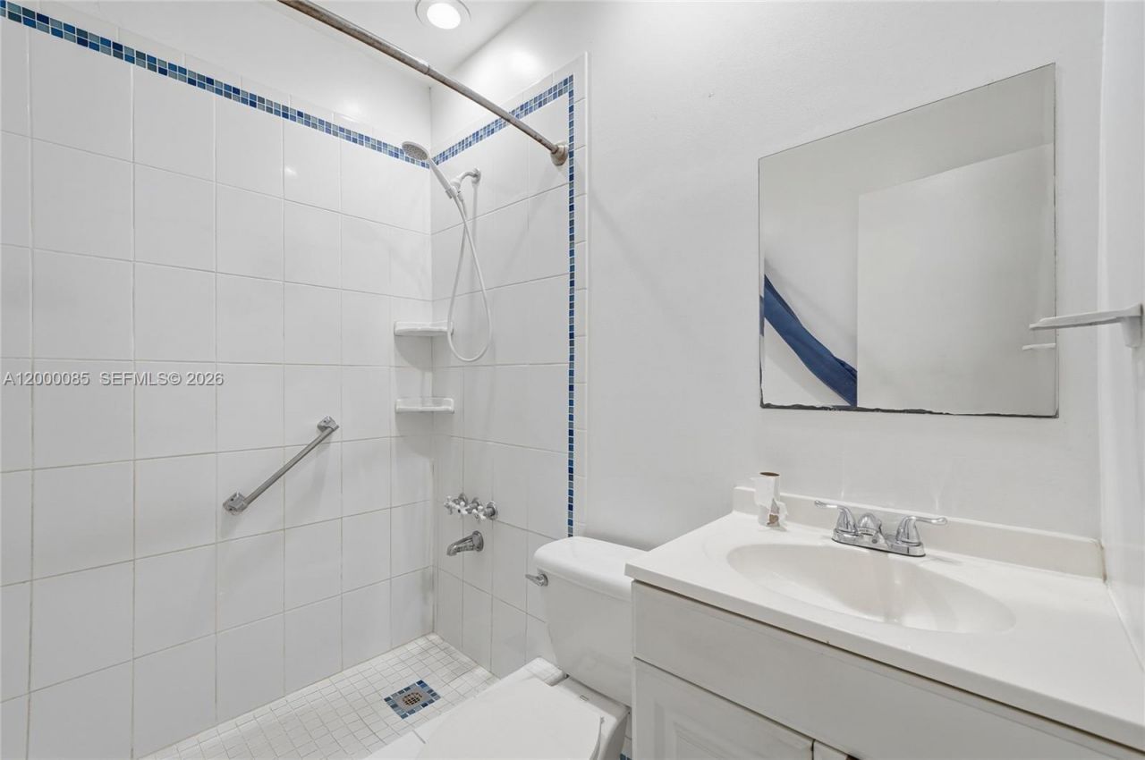 490 E 45th St, Hialeah, FL 33013 Photo