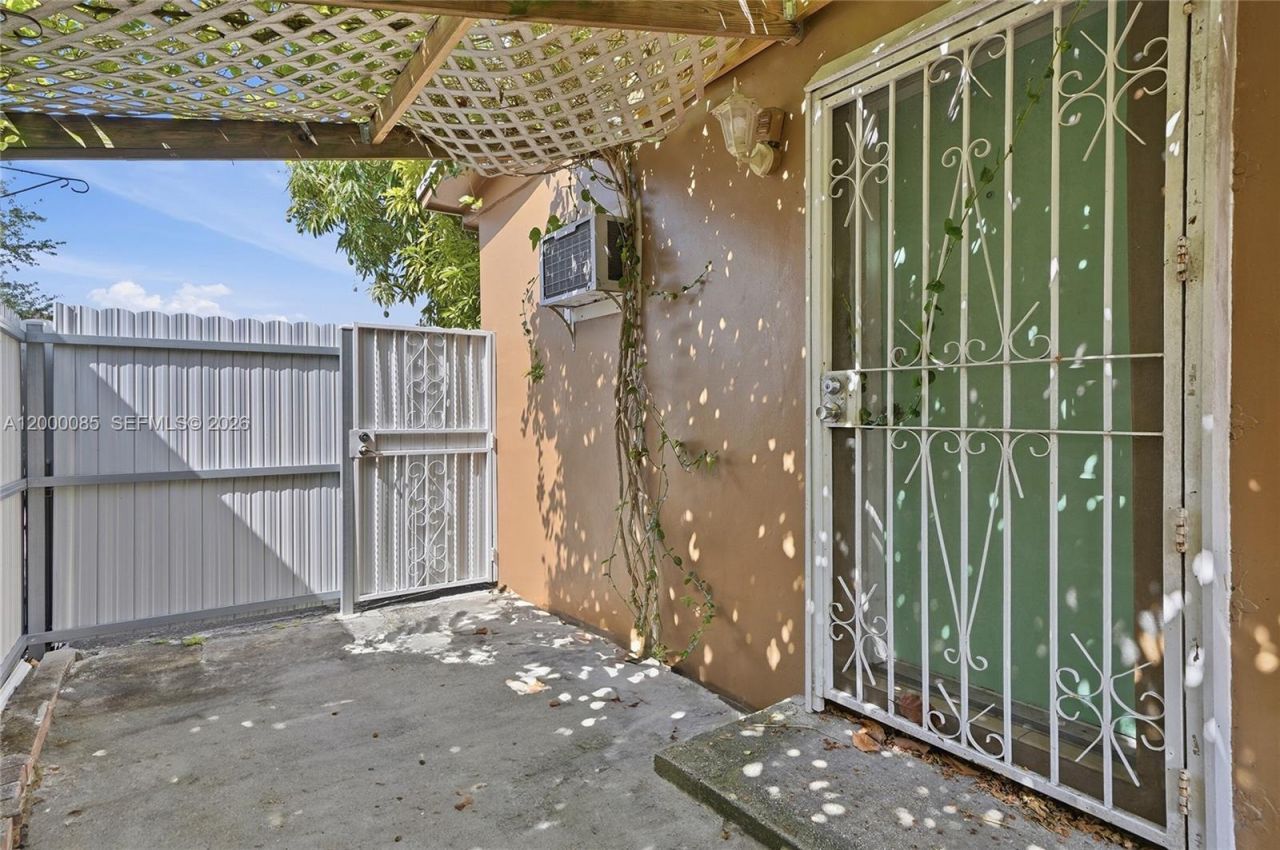 490 E 45th St, Hialeah, FL 33013 Photo