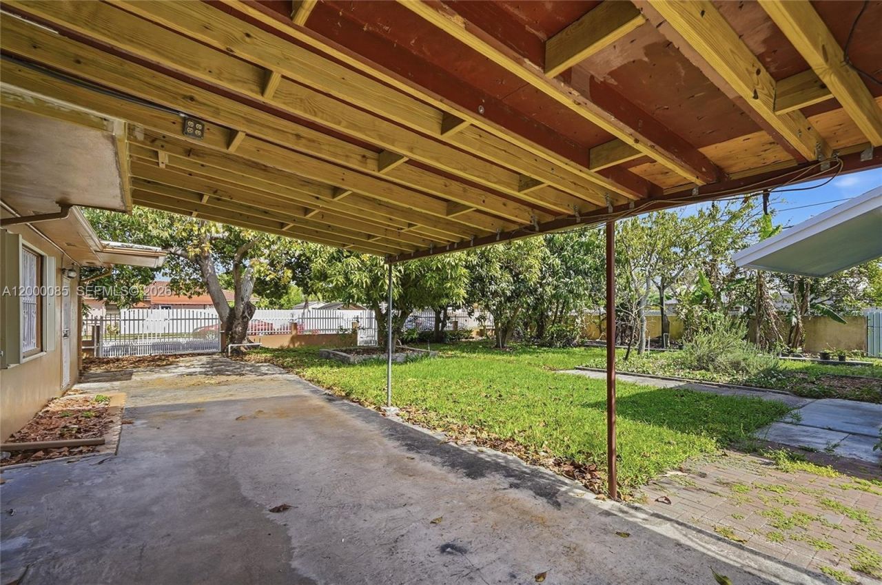 490 E 45th St, Hialeah, FL 33013 Photo