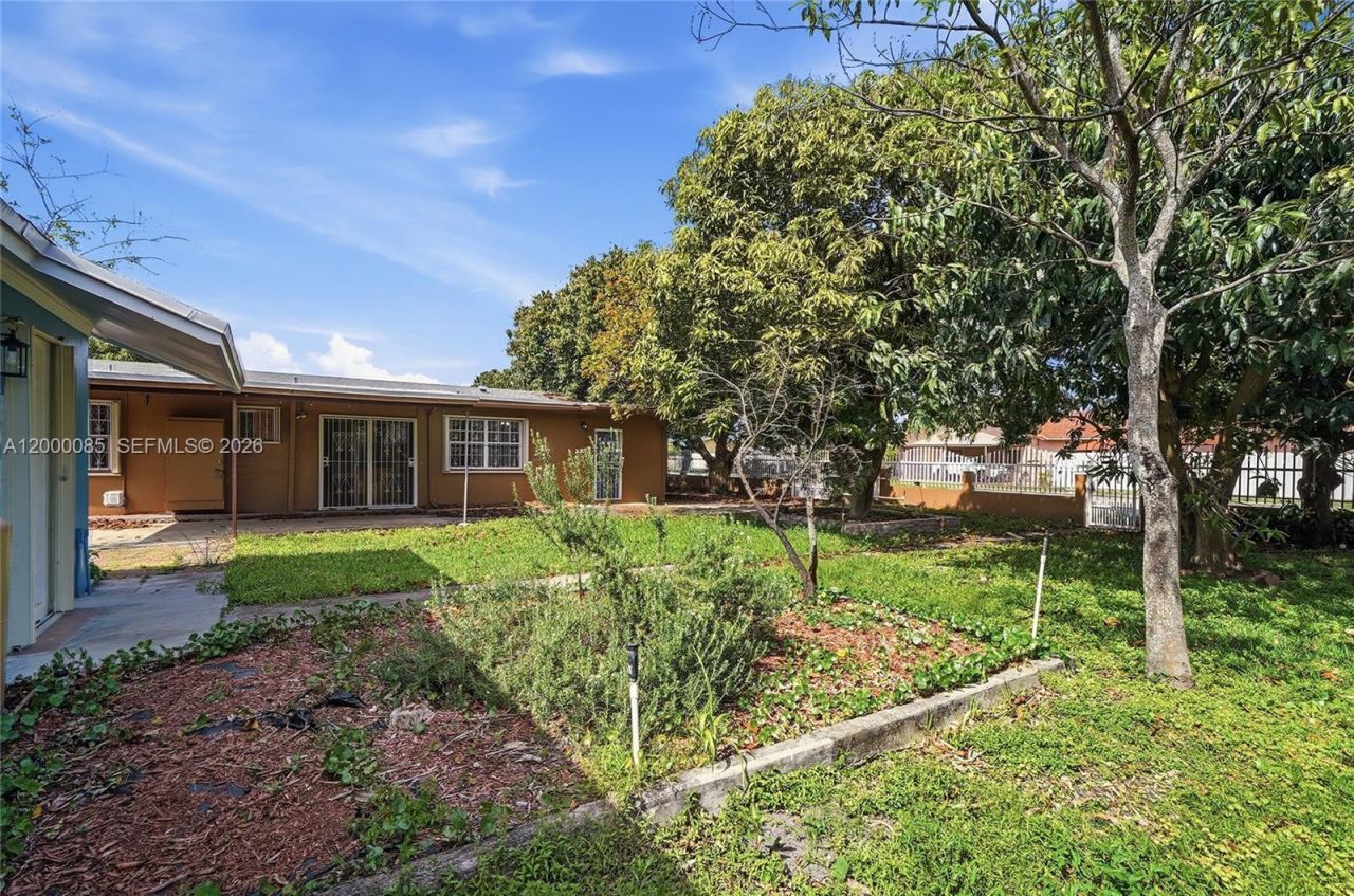 490 E 45th St, Hialeah, FL 33013 Photo