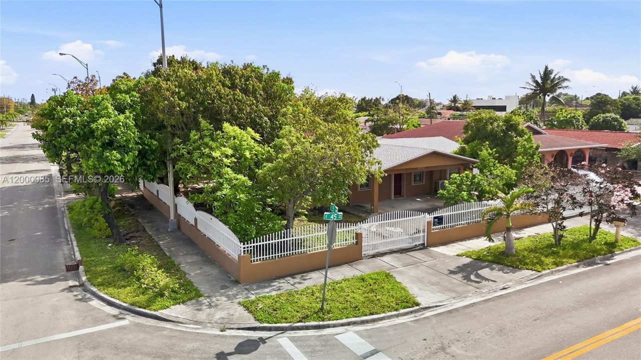 490 E 45th St, Hialeah, FL 33013 Photo