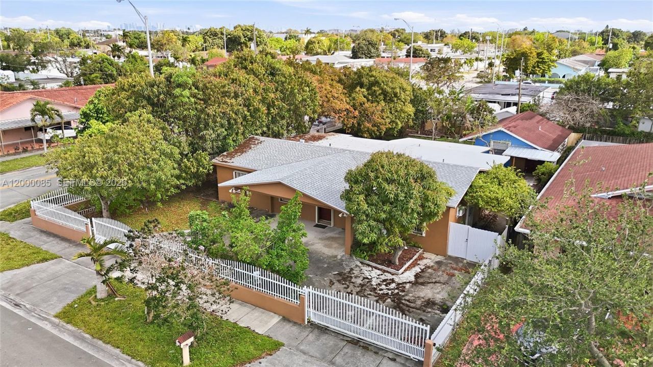 490 E 45th St, Hialeah, FL 33013 Photo