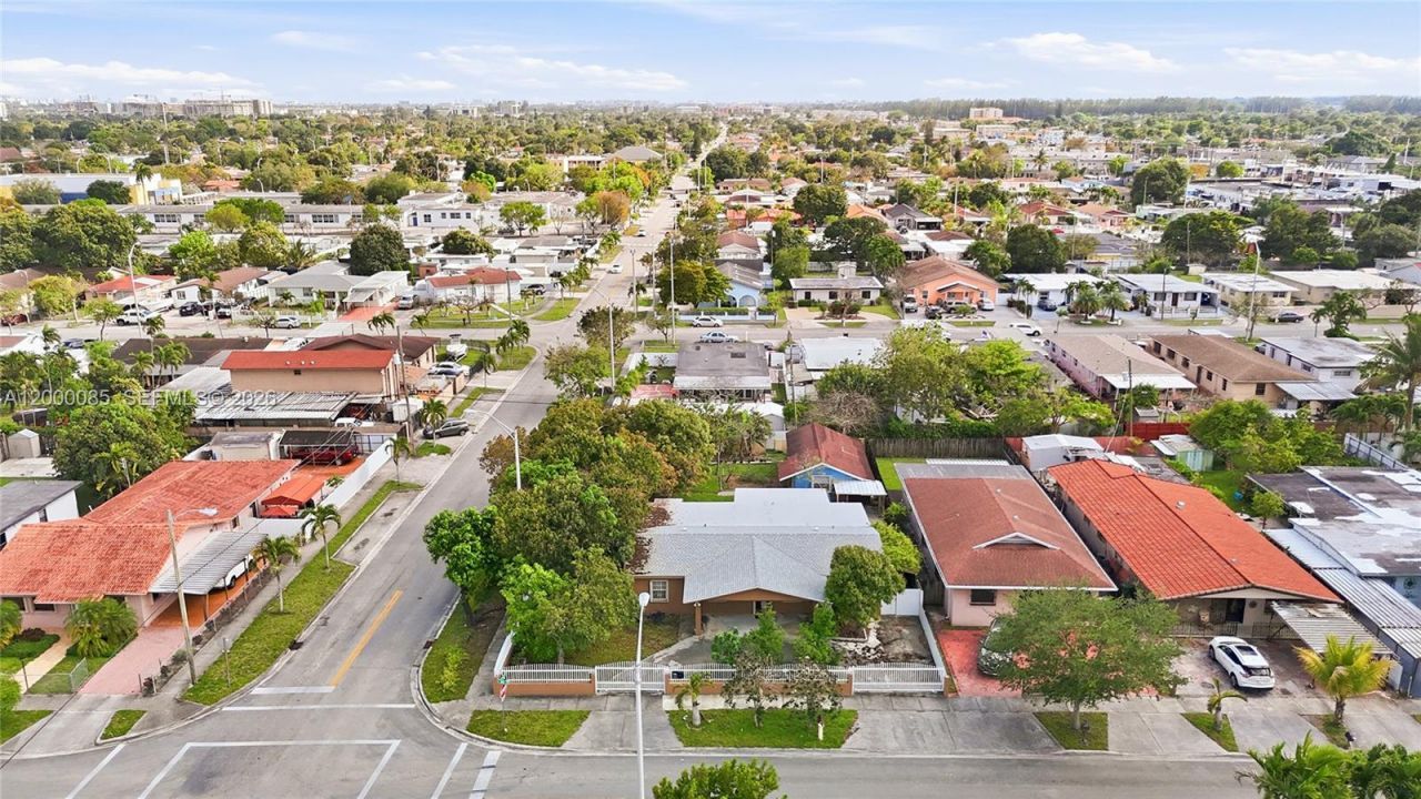 490 E 45th St, Hialeah, FL 33013 Photo