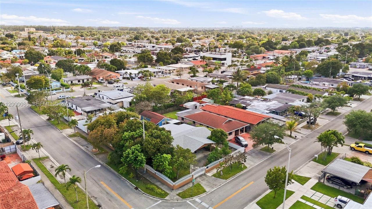 490 E 45th St, Hialeah, FL 33013 Photo