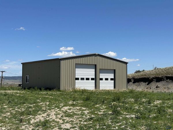 403 & 411 VALLEY VIEW DR, Edgemont, SD 57735
