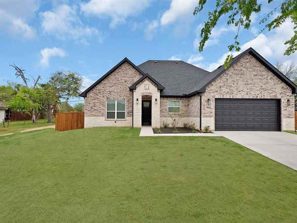 906 N state Street, Decatur, TX 76234