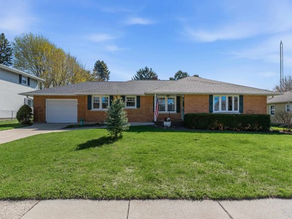 809 Grove Street, Beaver Dam, WI 53916