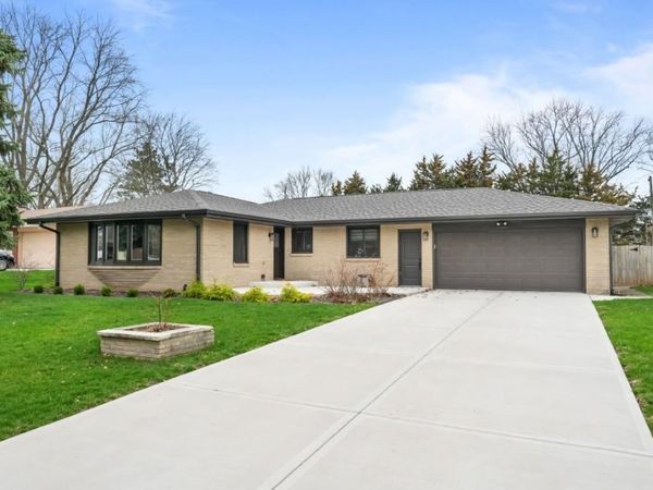 822 PRESTWICK Parkway, ROCKFORD, IL 61107