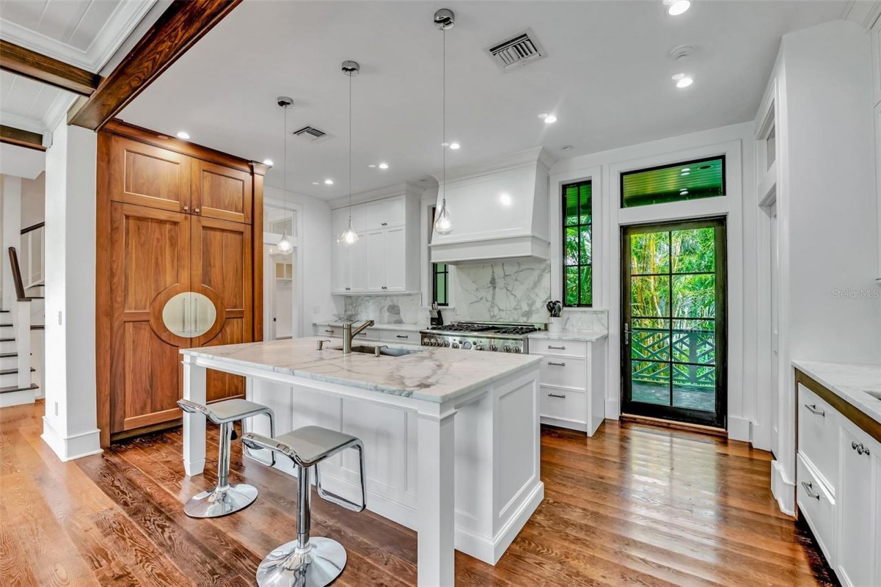 103 Park Avenue, Anna Maria, FL 34216 Photo