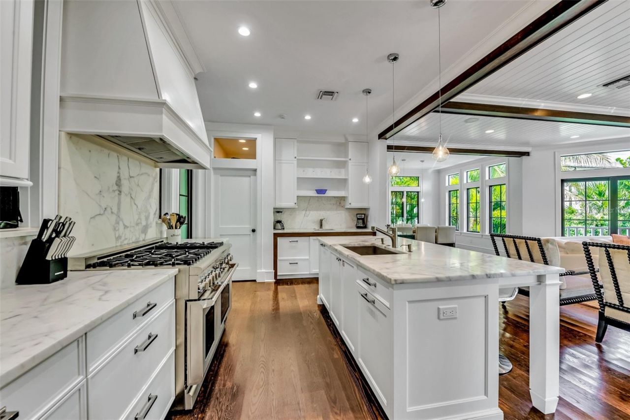 103 Park Avenue, Anna Maria, FL 34216 Photo