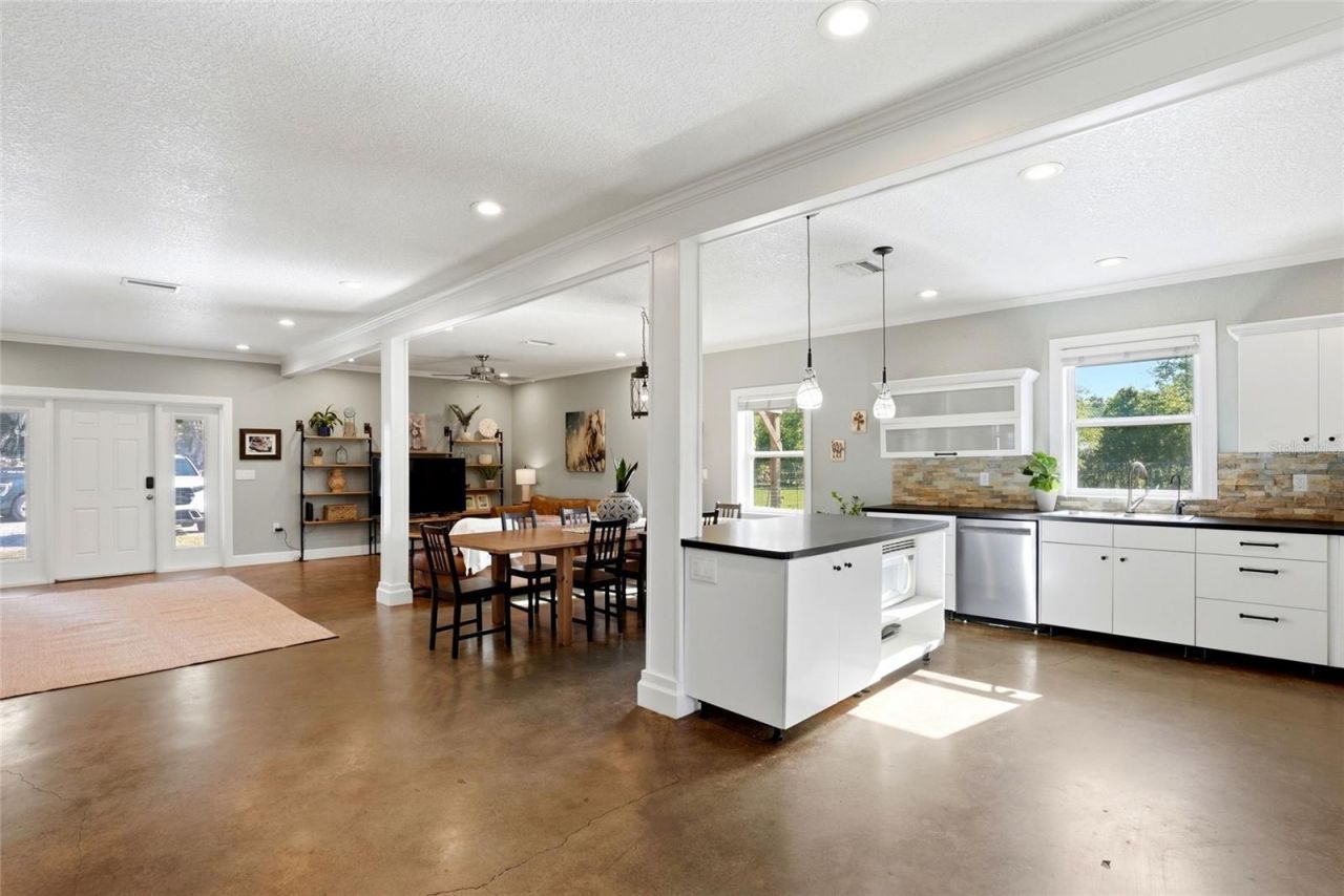 123 S Wiggins Road, Plant City, FL 33566 Photo