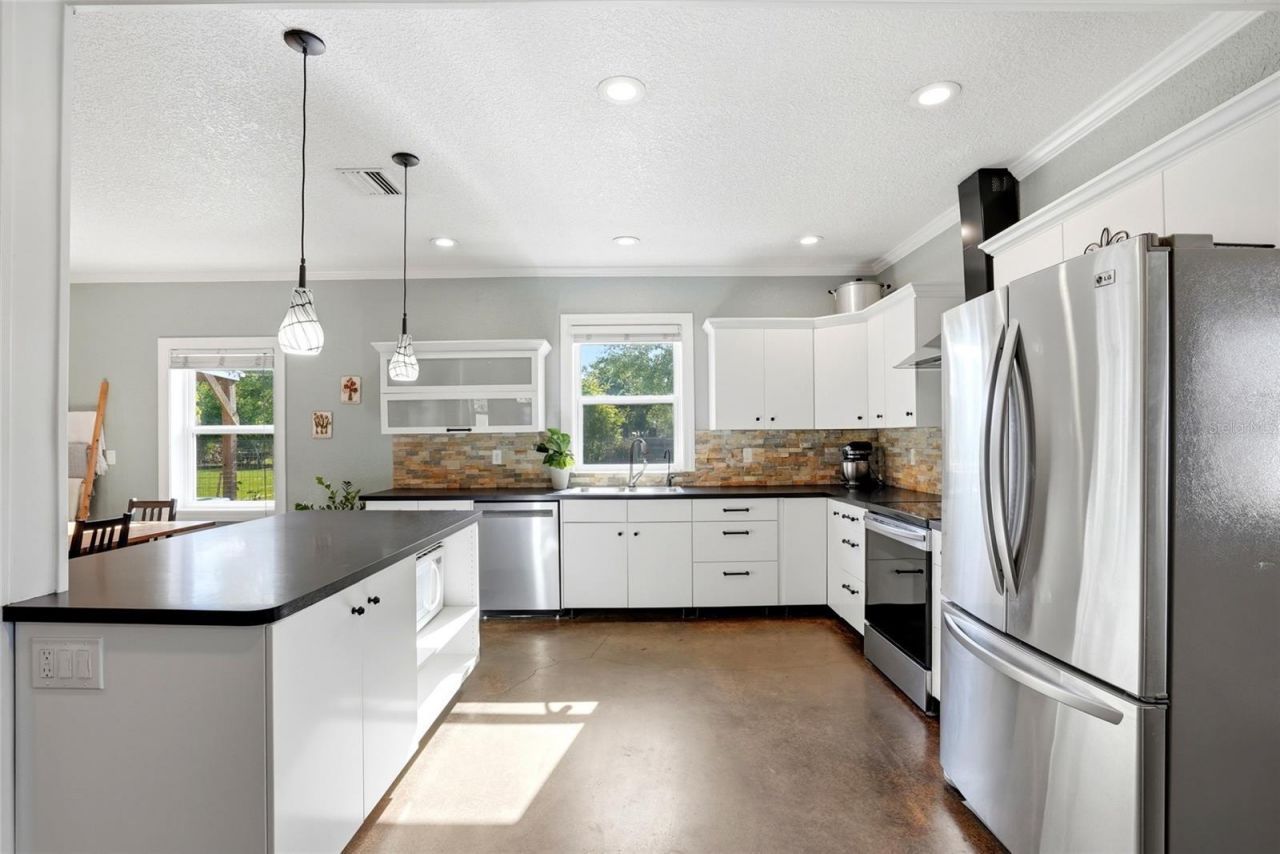 123 S Wiggins Road, Plant City, FL 33566 Photo