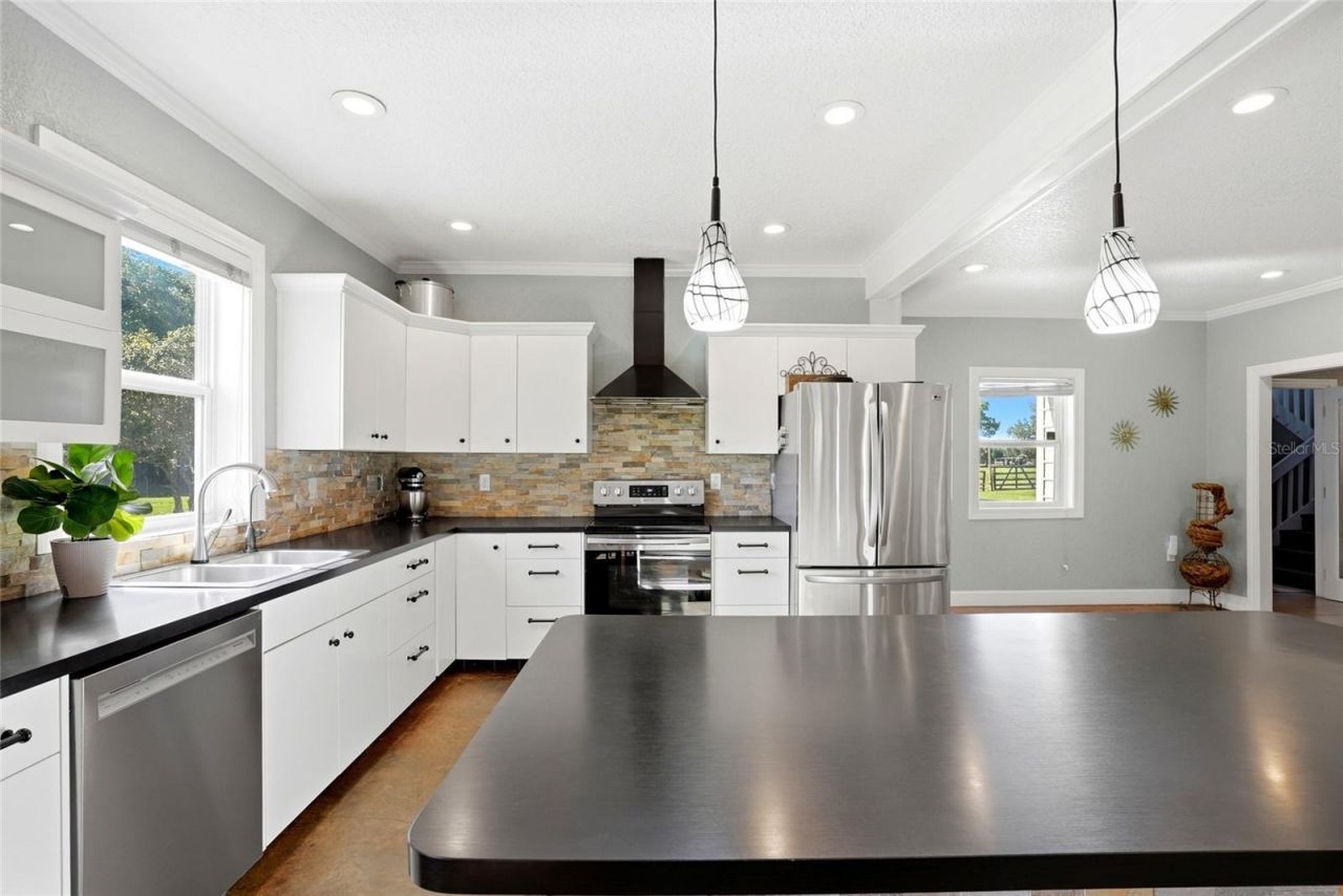 123 S Wiggins Road, Plant City, FL 33566 Photo