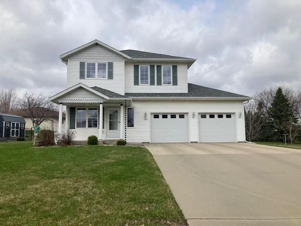 1305 5th Street NE, Waseca, MN 56093