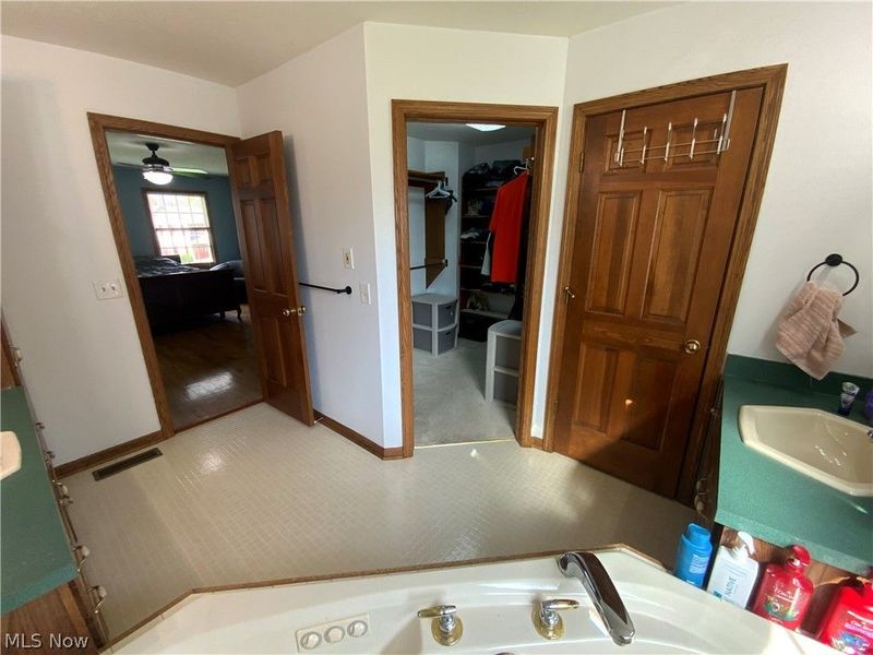 6922 Thornwood Street NW, Canton, OH 44718 Photo 35