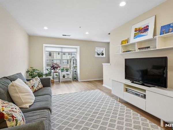 55 Greenbrook Drive, BLOOMFIELD, NJ 07003