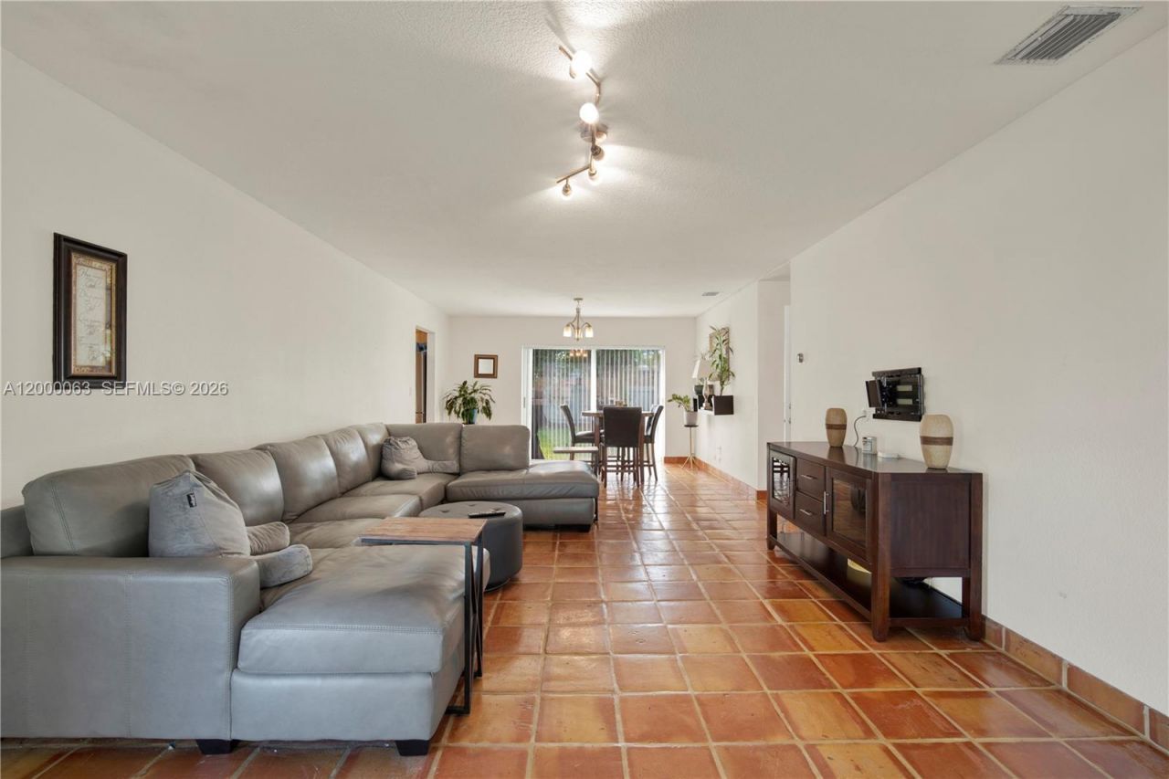 9401 Jamaica Dr, Cutler Bay, FL 33189 Photo