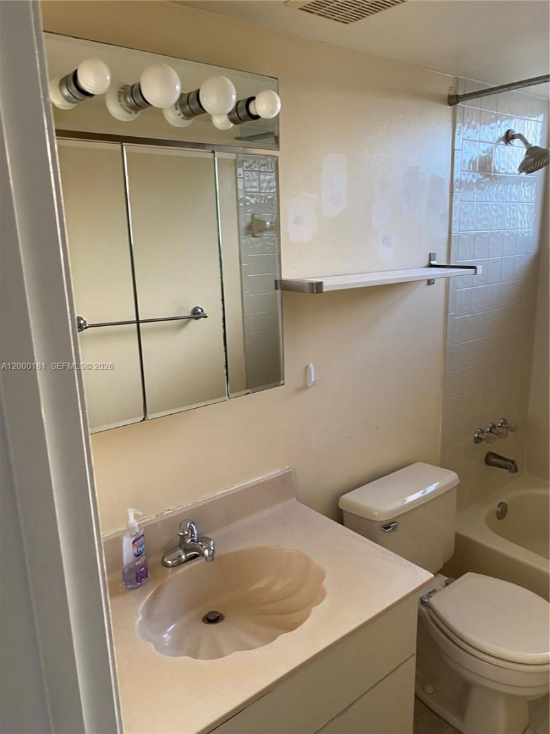 1900 Diana Dr, Unit 3D, Hallandale Beach, FL 33009 Photo