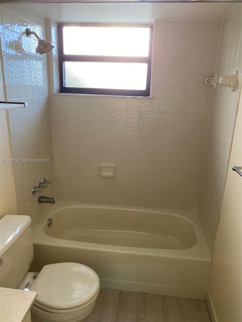 1900 Diana Dr, Unit 3D, Hallandale Beach, FL 33009 Photo