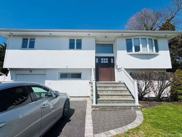 21 Keats Court , Bethpage, NY 11714