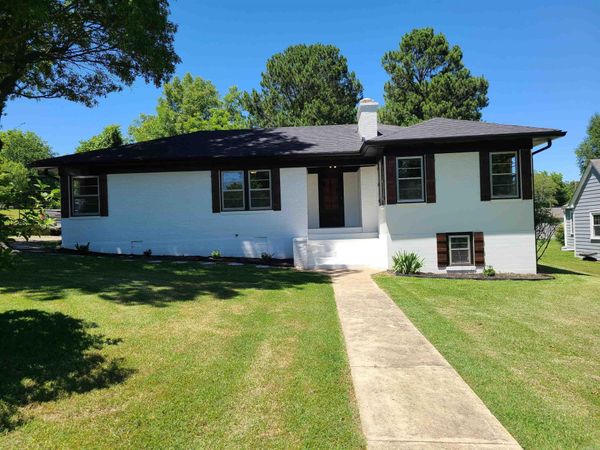 889 W main Street, Piggott, AR 72454