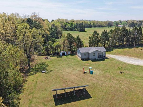 142 Apartment Drive, Melbourne, AR 72556