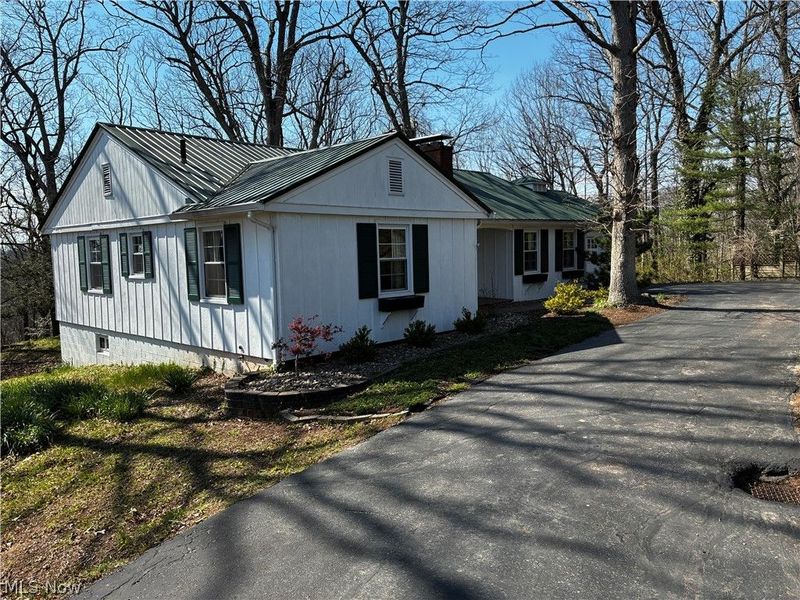 118 Hillcrest Dr, Marietta, OH 45750 Photo 2