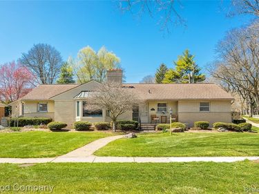 2135 Vinsetta Boulevard, Royal Oak, MI 48073