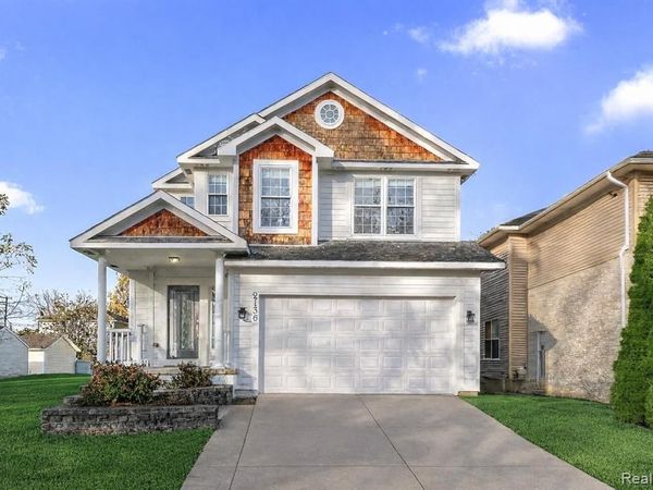 2136 Brock Street, Keego Harbor, MI 48320