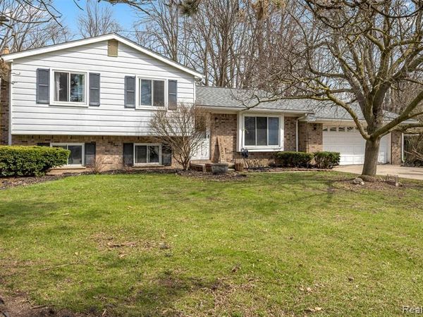 38320 Townhall Street, Harrison Twp, MI 48045