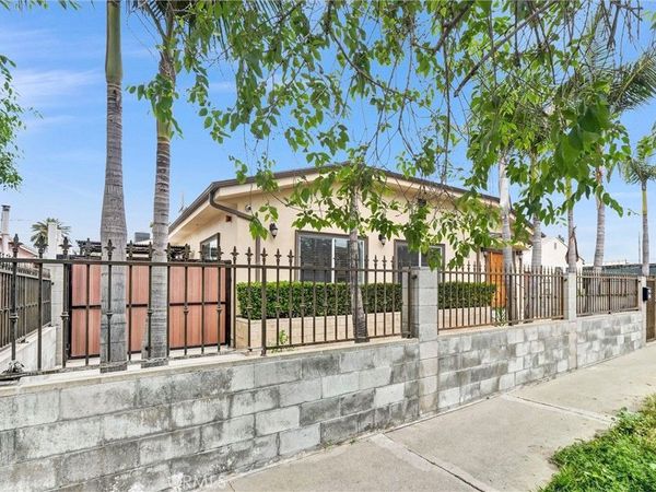 6711 Clybourn, North Hollywood, CA 91606