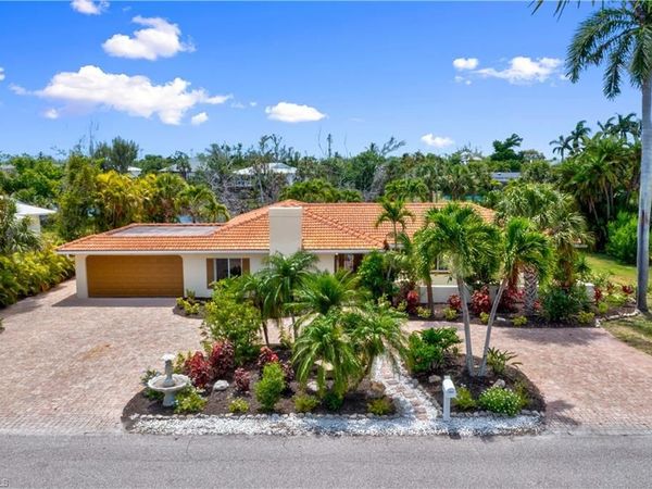 9421 Moonlight DR, SANIBEL, FL 33957