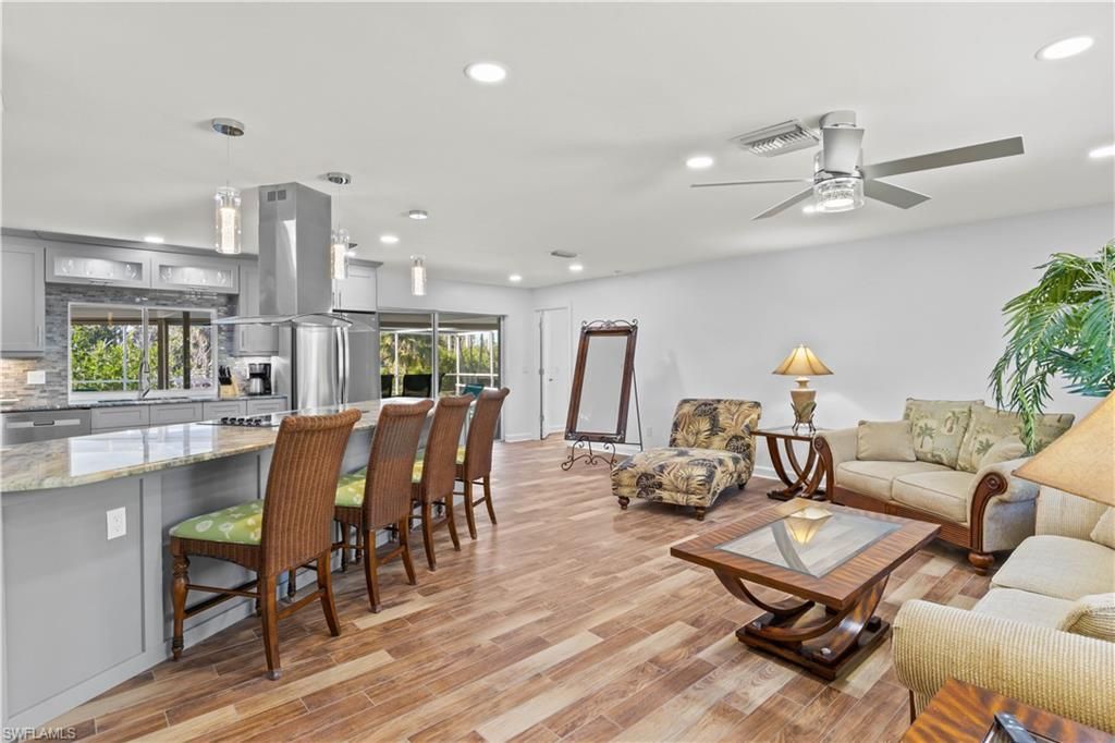 9421 Moonlight Dr, Sanibel, FL 33957 Photo