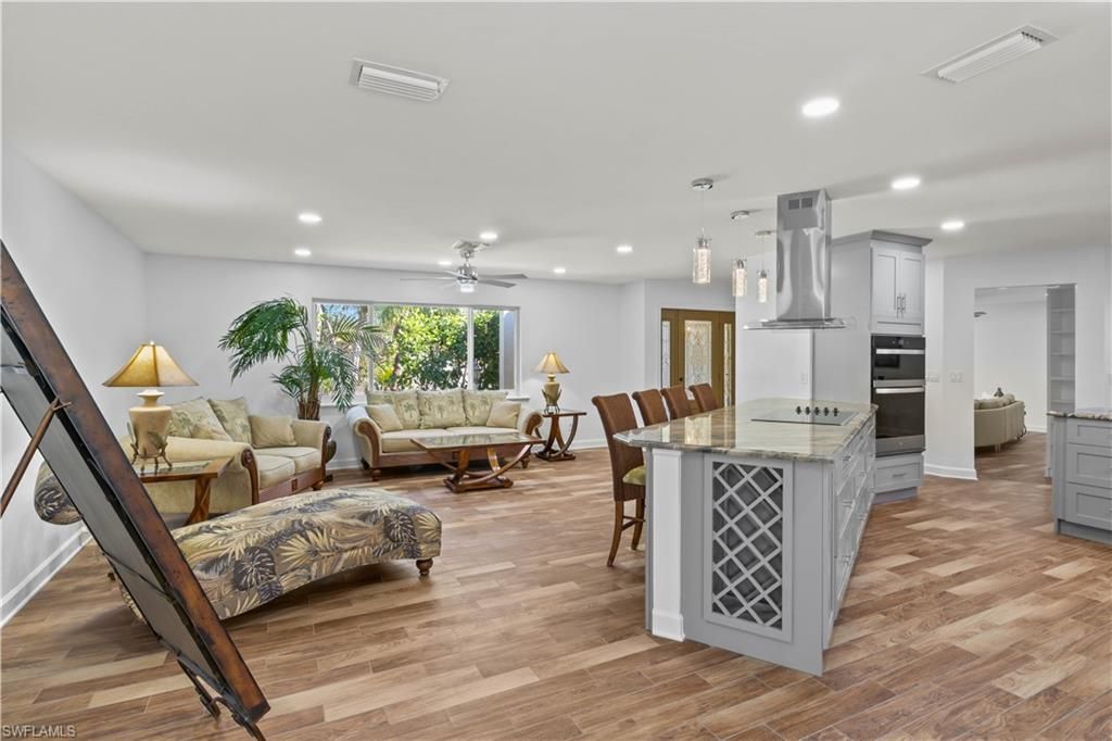 9421 Moonlight Dr, Sanibel, FL 33957 Photo