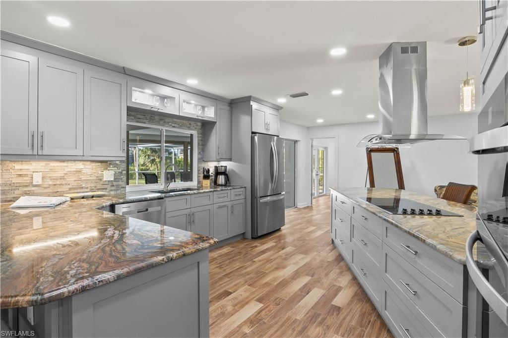 9421 Moonlight Dr, Sanibel, FL 33957 Photo