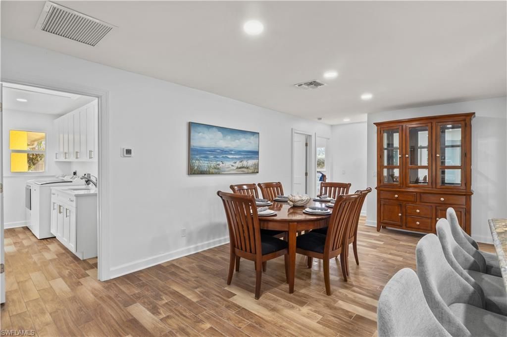 9421 Moonlight Dr, Sanibel, FL 33957 Photo