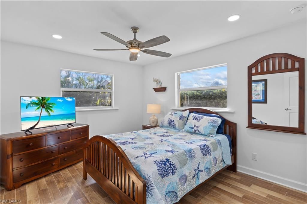 9421 Moonlight Dr, Sanibel, FL 33957 Photo