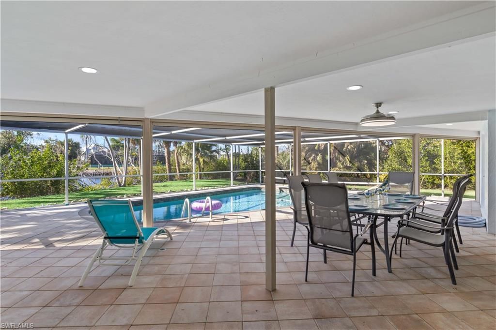 9421 Moonlight Dr, Sanibel, FL 33957 Photo