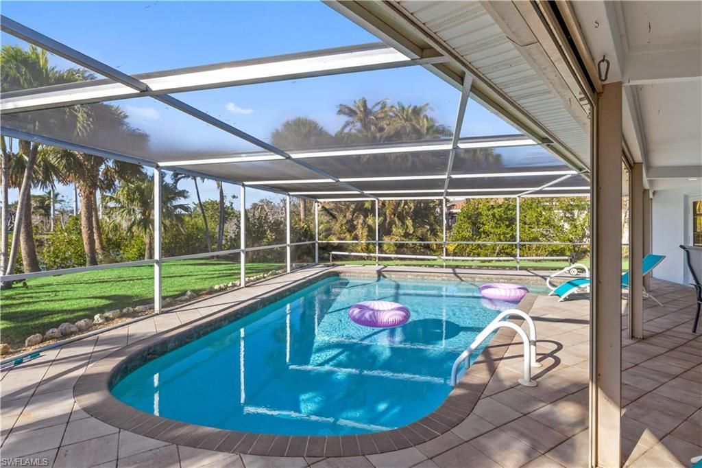 9421 Moonlight Dr, Sanibel, FL 33957 Photo