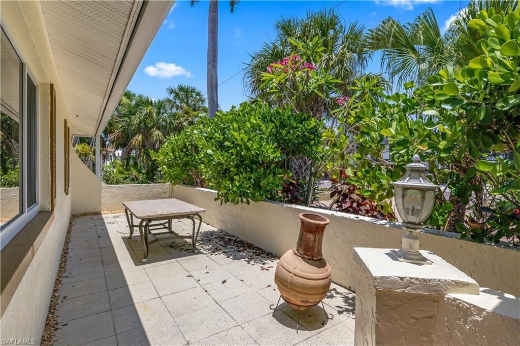 9421 Moonlight Dr, Sanibel, FL 33957 Photo