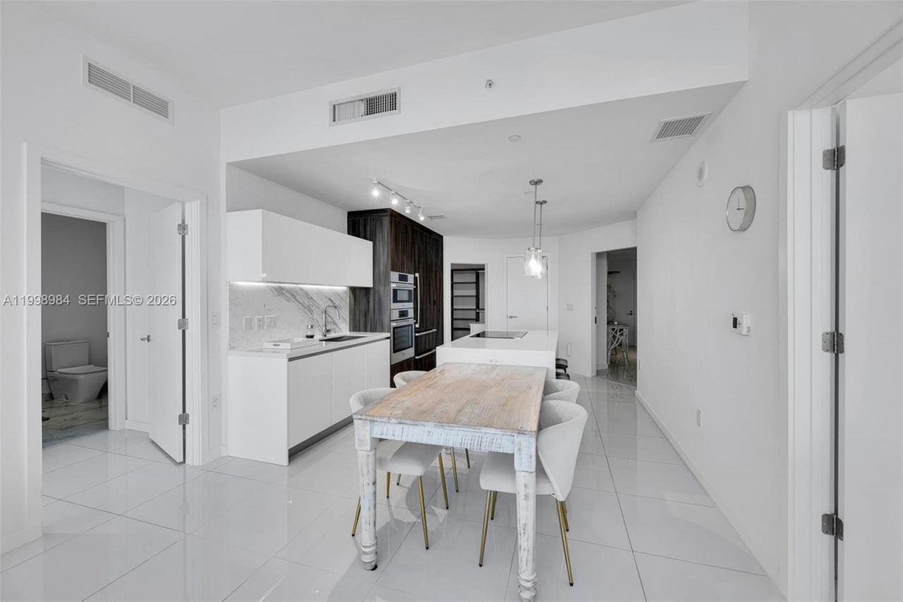 851 NE 1st Ave, Unit 3708, Miami, FL 33132 Photo