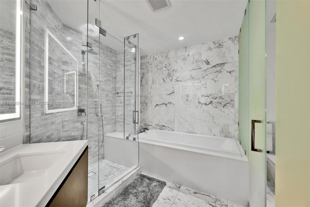 851 NE 1st Ave, Unit 3708, Miami, FL 33132 Photo