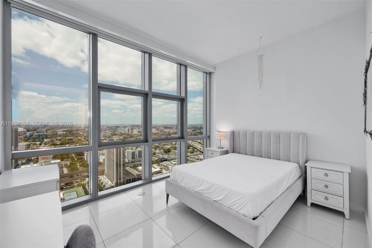 851 NE 1st Ave, Unit 3708, Miami, FL 33132 Photo