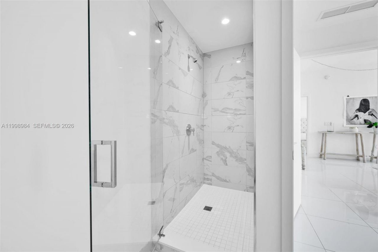 851 NE 1st Ave, Unit 3708, Miami, FL 33132 Photo