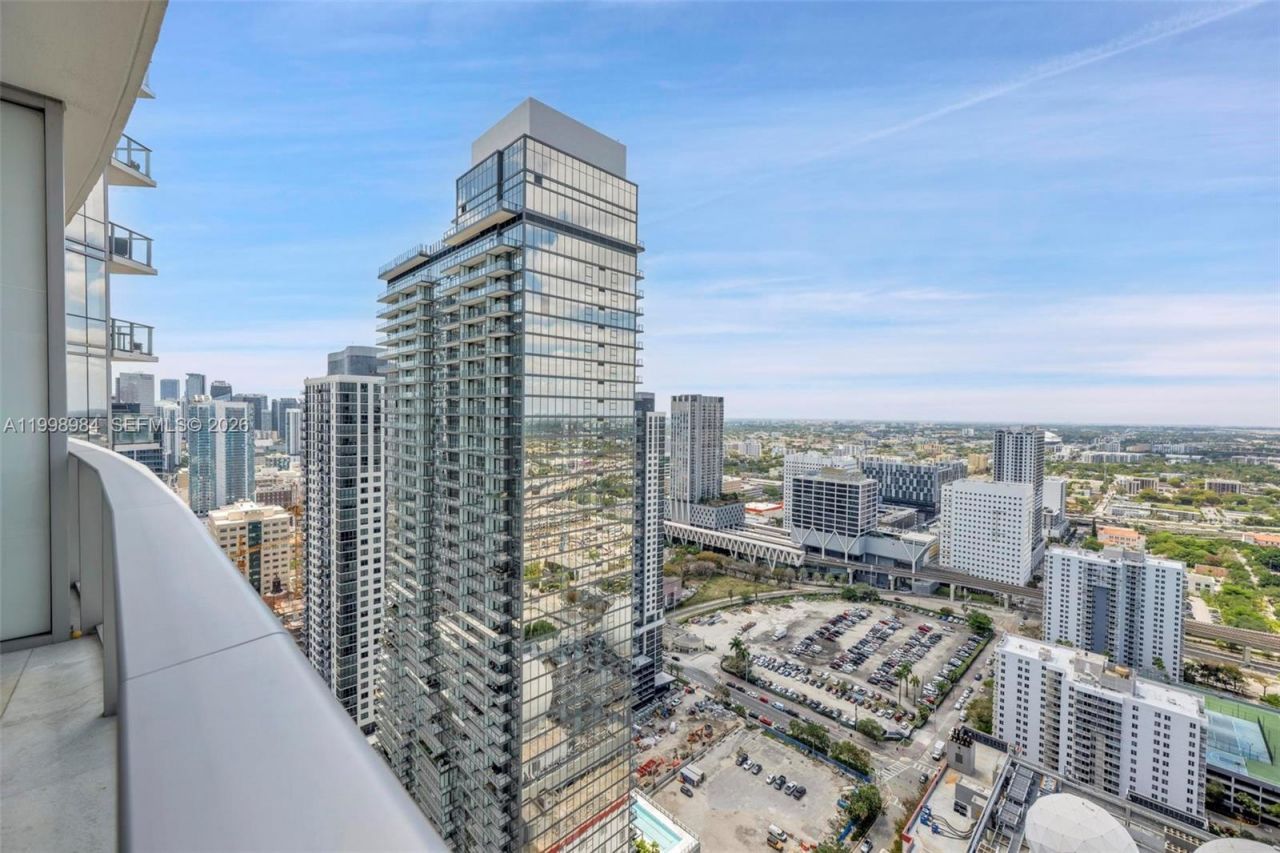 851 NE 1st Ave, Unit 3708, Miami, FL 33132 Photo