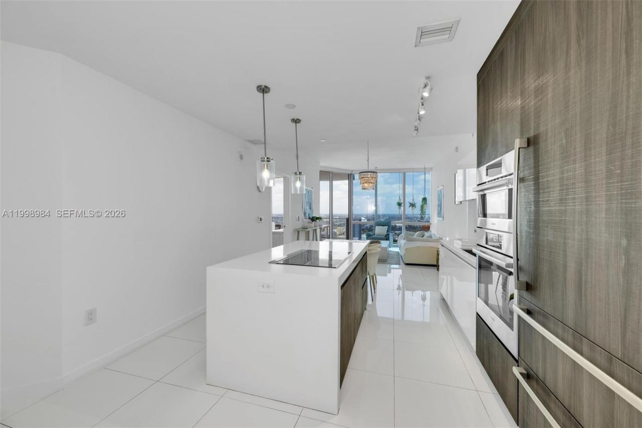851 NE 1st Ave, Unit 3708, Miami, FL 33132 Photo