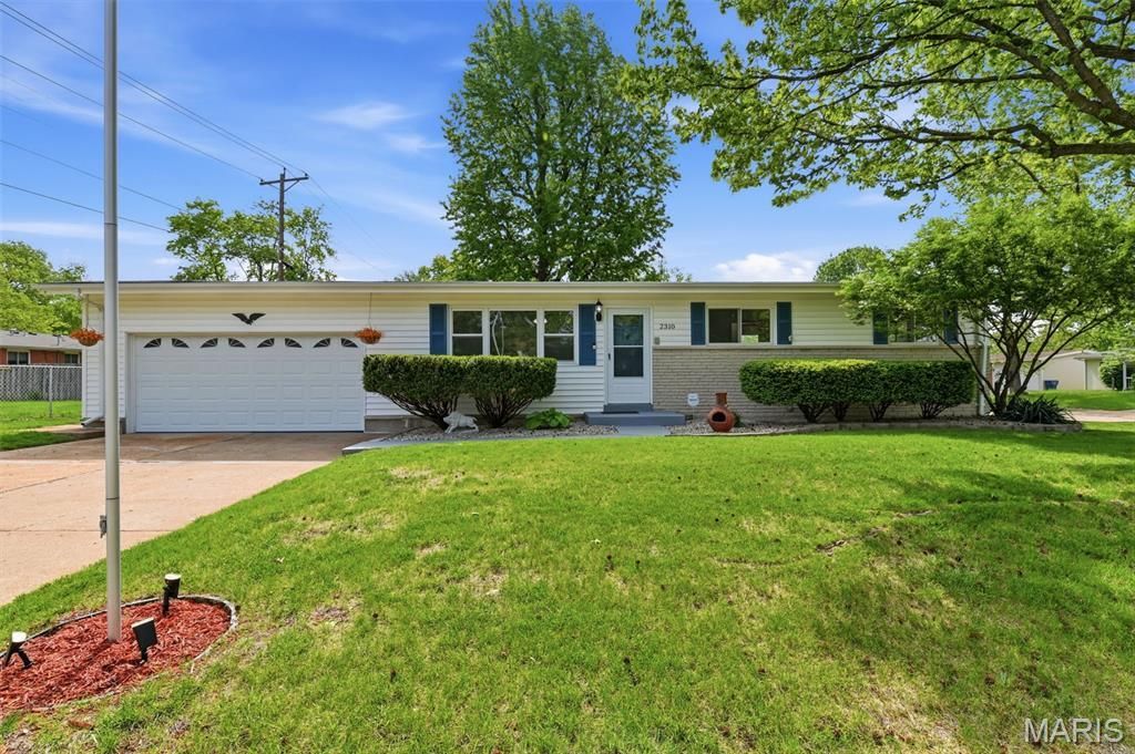 2310 Orleans Lane, Florissant, MO 63031 Main Photo