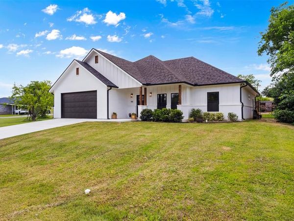 105 Runaway Bay Drive, Runaway Bay, TX 76426
