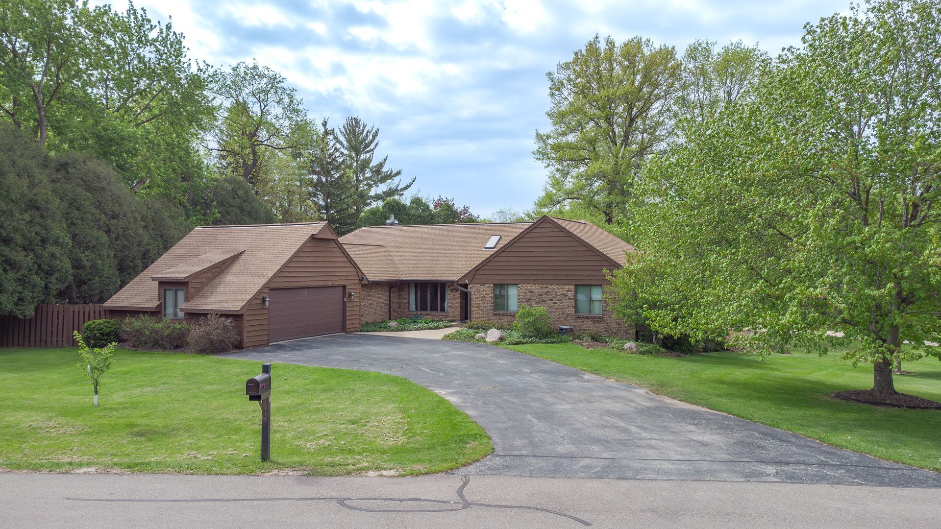 1430 Sylvan Court, Freeport, IL 61032 Main Photo