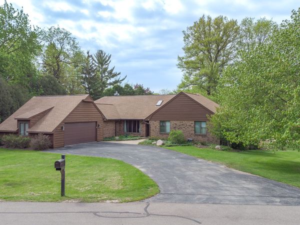 1430 Sylvan Court, Freeport, IL 61032
